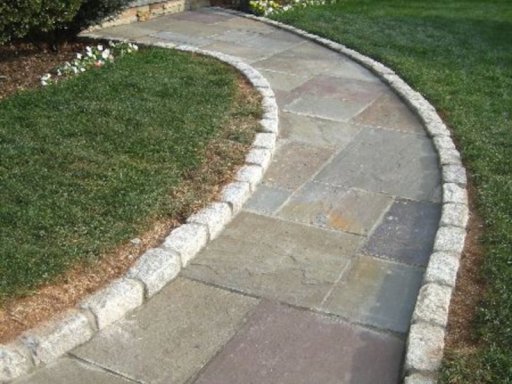 Multicolor slate walkway with Belgium Block edging